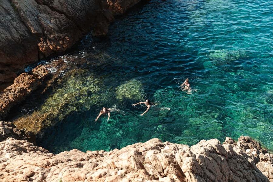 From Marseille: Frioul Islands Boat Tour - Vallon des Auffes on the return