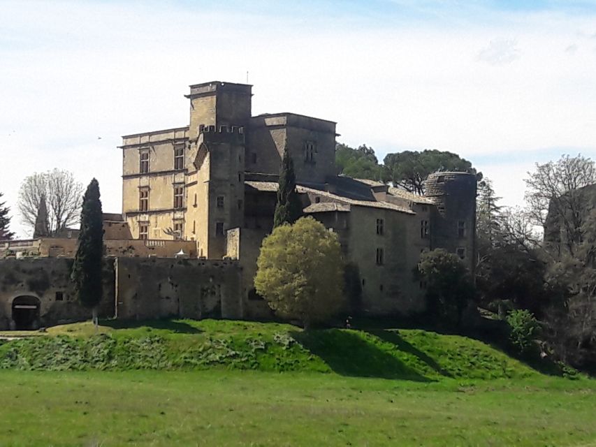 From Marseille: Luberon Market & Villages Full-Day Tour - Roussillon, where the earth turns red