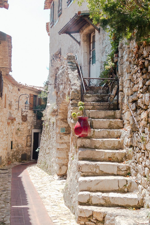 From Nice: Eze, Monaco, and Monte Carlo Half-Day Trip - Monaco Old Town: a quick look at the principality