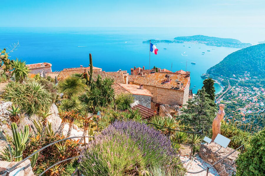 From Nice: Eze, Monaco, and Monte Carlo Half-Day Trip - Monte Carlo: glamour in a narrow time slot