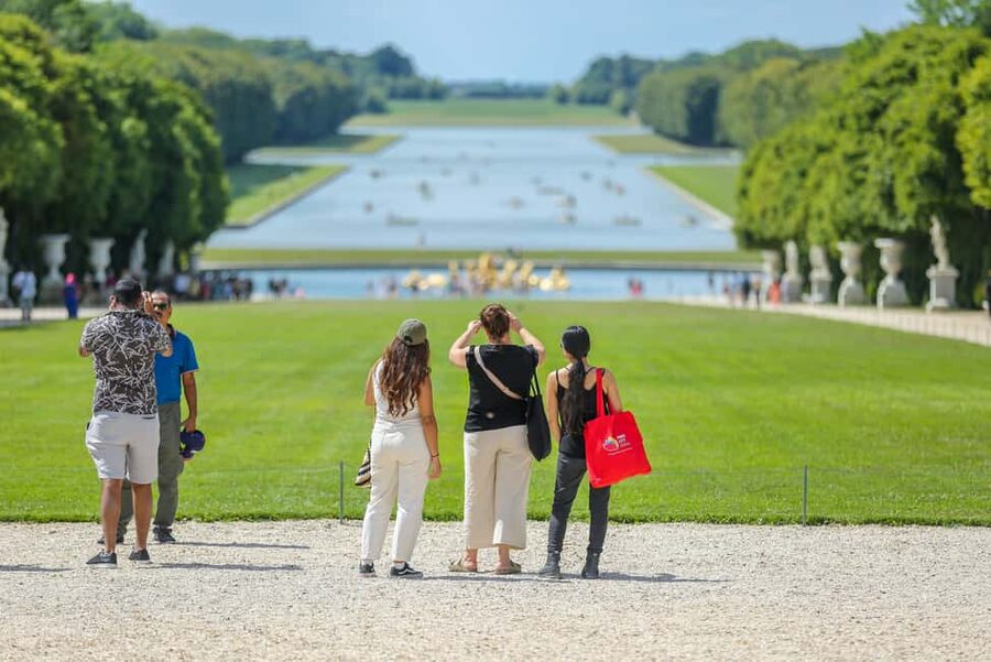 From Paris: Full-Day Guided Tour of Versailles - Lunch and the change from guided to independent time