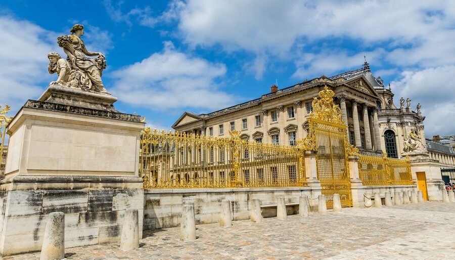 From Paris: Full-Day Guided Tour of Versailles - Crowds, heat, and the walking reality
