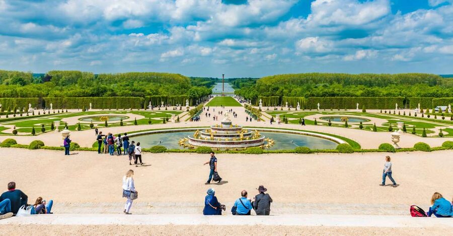 From Paris: Full-Day Guided Tour of Versailles - Languages, cancellation, and who gets the best value