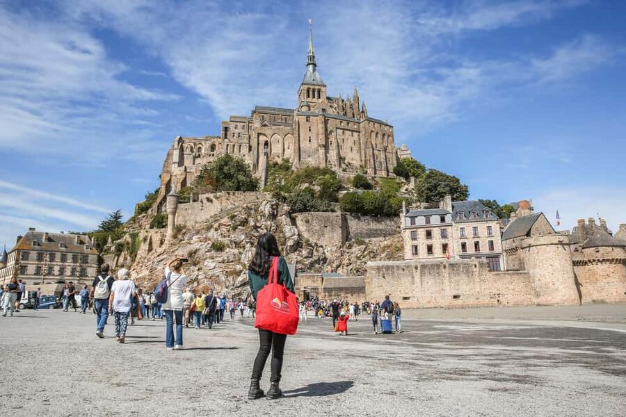 From Paris: Full-Day Mont Saint-Michel Guided Tour - Meeting in Paris and settling into the coach