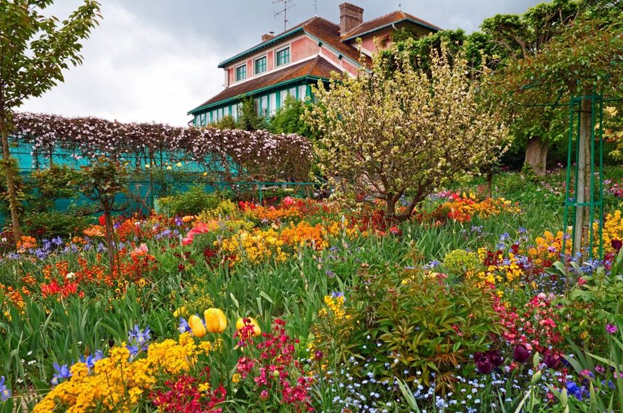 From Paris: Giverny and Versailles Palace Guided Day Trip - Entering the Palace of Versailles