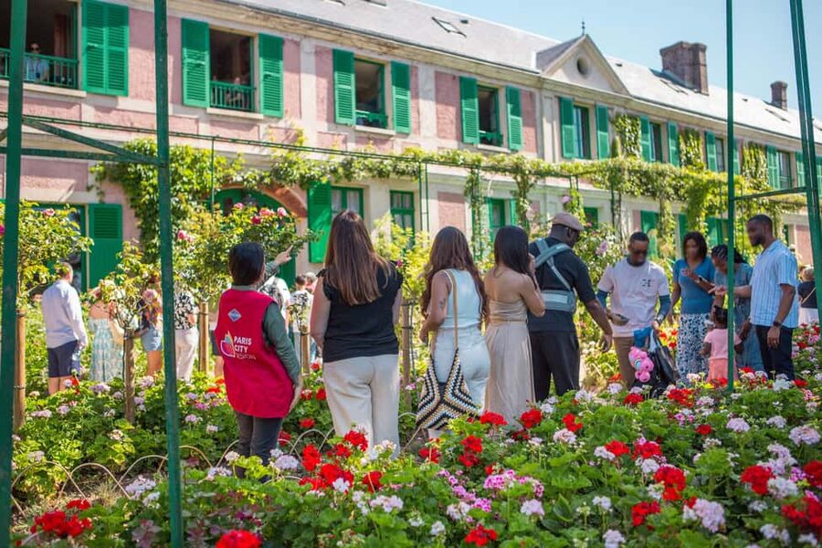 From Paris: Giverny Day Trip with Audio Guide or Live Guide - Why Giverny deserves a half-day from Paris