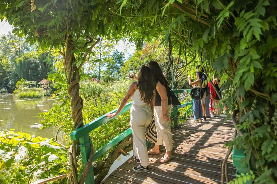 From Paris: Giverny Day Trip with Audio Guide or Live Guide - How much time do you really get?