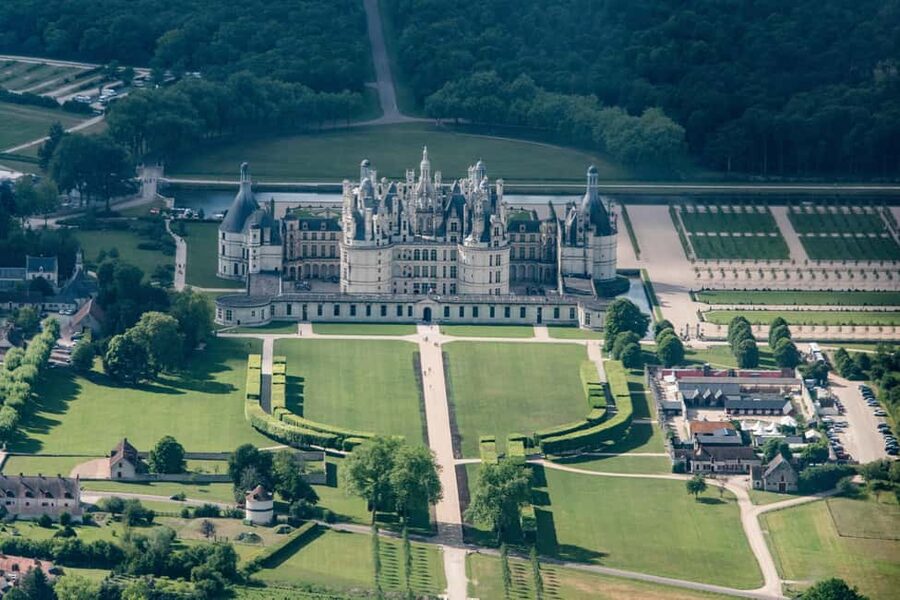 From Paris: Loire Valley Castles Day Trip With Wine Tasting - Blois: a welcome pause for lunch