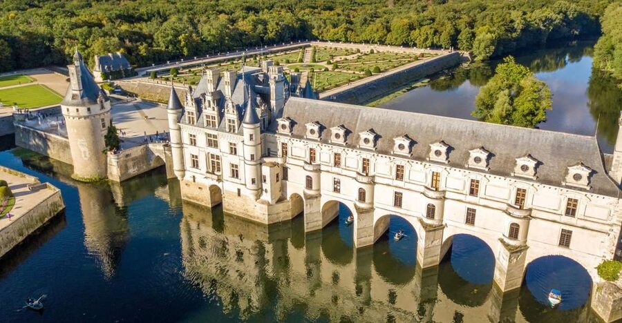 From Paris: Loire Valley Castles Day Trip With Wine Tasting - Château de Chenonceau: the graceful finale