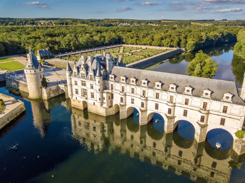 From Paris: Loire Valley Castles Day Trip With Wine Tasting - What the complimentary wine tasting is really like