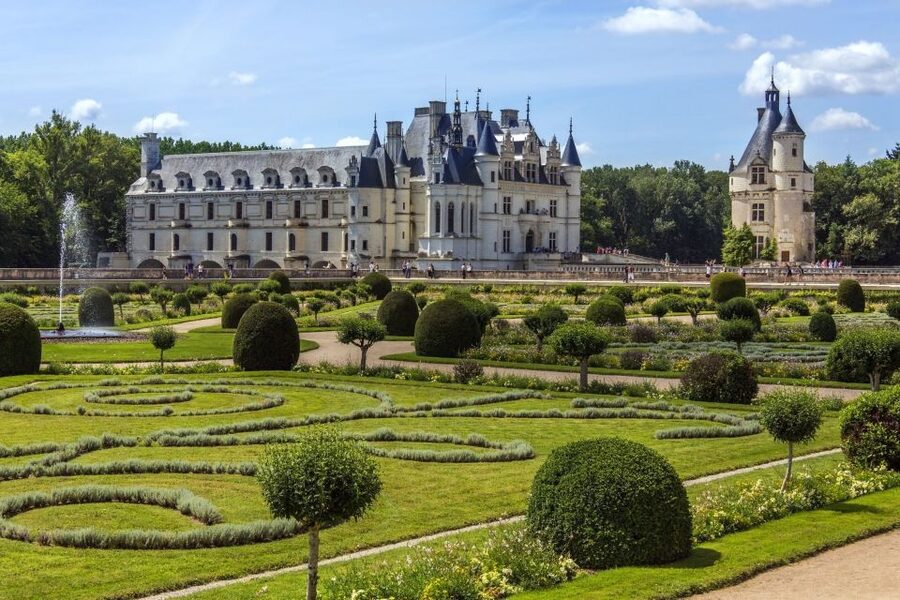 From Paris: Loire Valley Castles Tour with Hotel Transfers - Chenonceau: a castle shaped by women