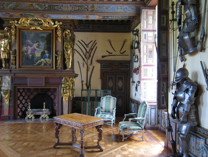 From Paris: Loire Valley Castles Tour with Hotel Transfers - The walking and timing reality