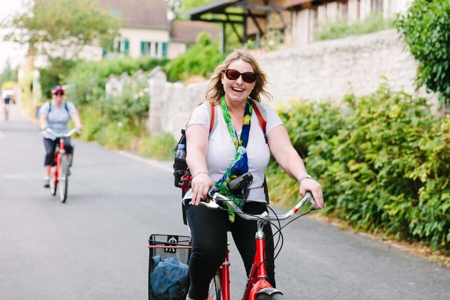 From Paris: Monet Garden & Giverny Bike Tour and Picnic Stop - Why cycling makes Giverny more memorable