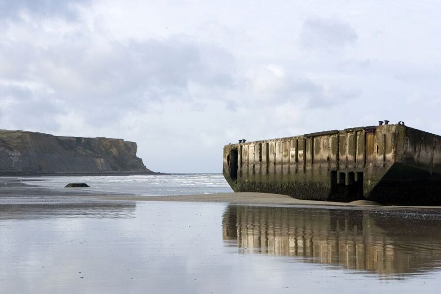 From Paris: Normandy D-Day Beaches Day Trip - Longues-sur-Mer and the German Atlantic Wall