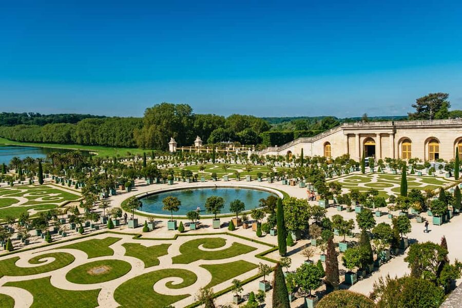 From Paris: Skip-the-Line Palace of Versailles Bike Tour - Entering the Palace Before the Biggest Crowds