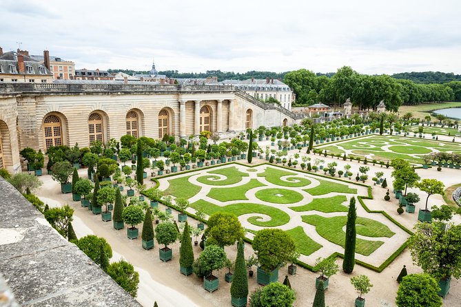 From Paris: Versailles Bike Tour w/ Palace, Gardens, & Picnic - Getting from Paris to Versailles by RER train