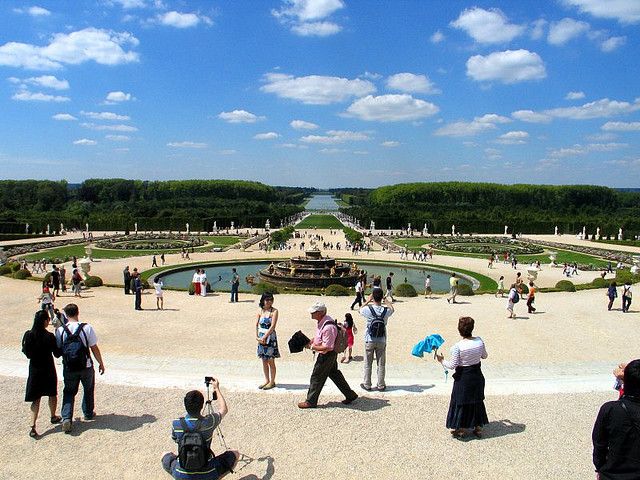 From Paris: Versailles Guided Tour by Deluxe Minibus - Meeting near central Paris and riding to the palace