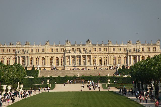 From Paris: Versailles Guided Tour by Deluxe Minibus - French-style gardens and the final free hour