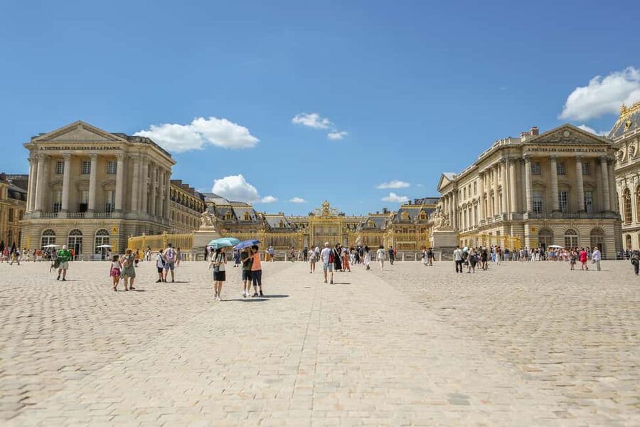 From Paris: Versailles Guided Tour with Skip-the-Line Entry - Why Versailles works better with a guide