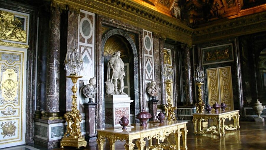 From Paris: Versailles Guided Tour with Skip-the-Line Entry - Fountains from April through October