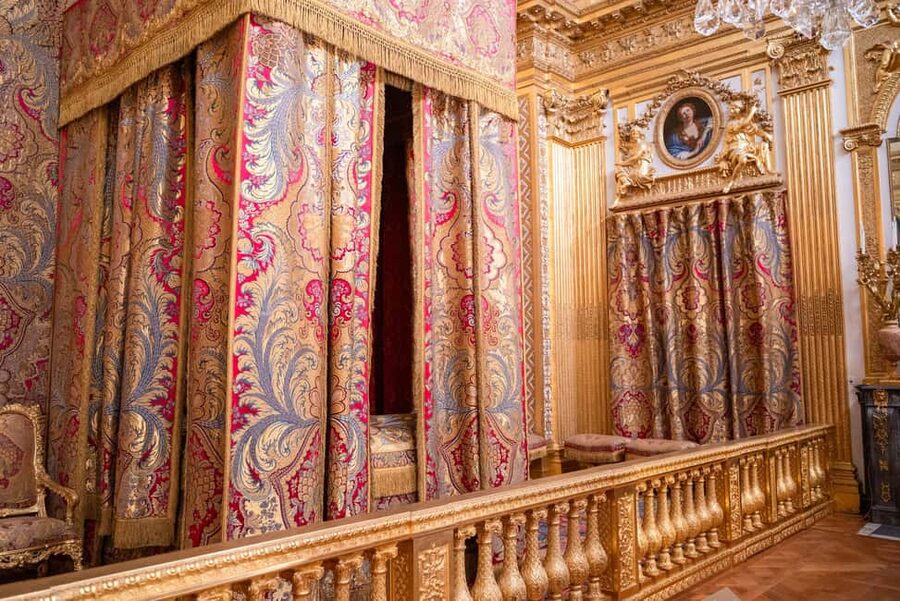 From Paris: Versailles Palace And Garden Tour with Transfers - The gardens, fountains, and Trianon Estate
