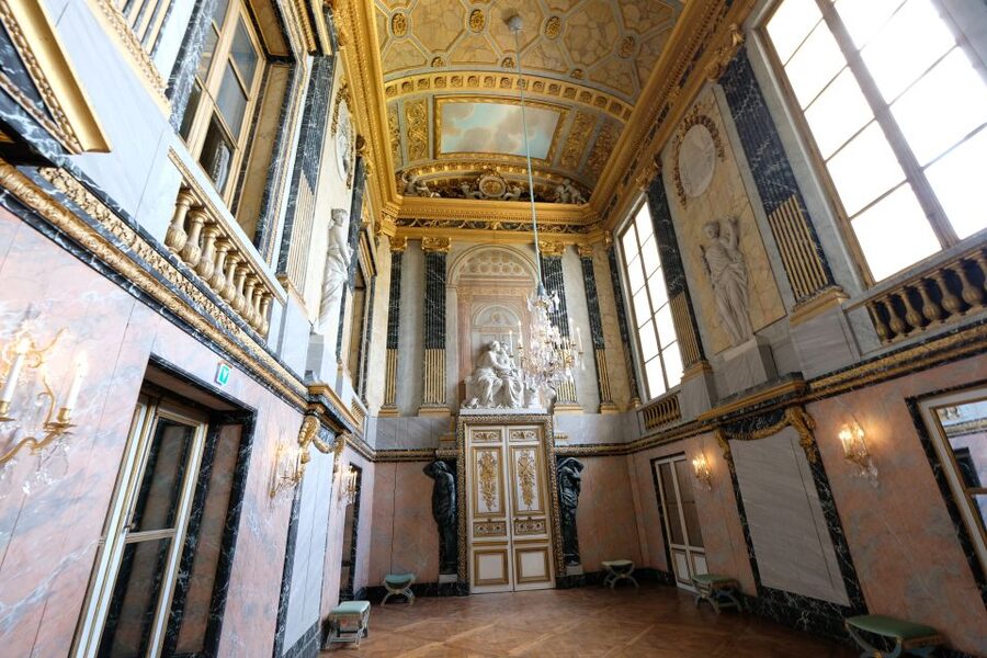 From Paris: Versailles Palace and Gardens Guided Day Trip - Transport, group size, and the pace of the day