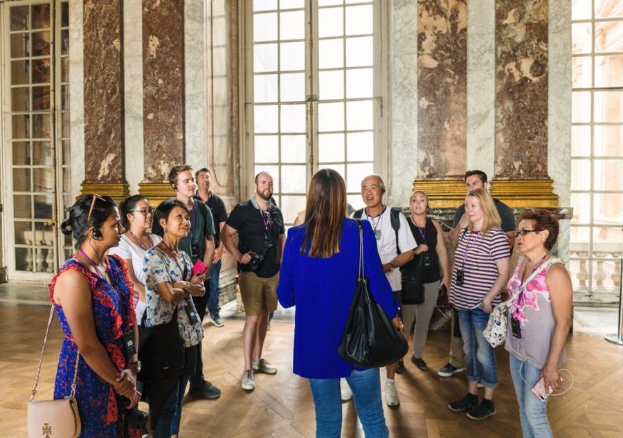 From Paris: Versailles Palace and Gardens Guided Day Trip - What guides add to the experience