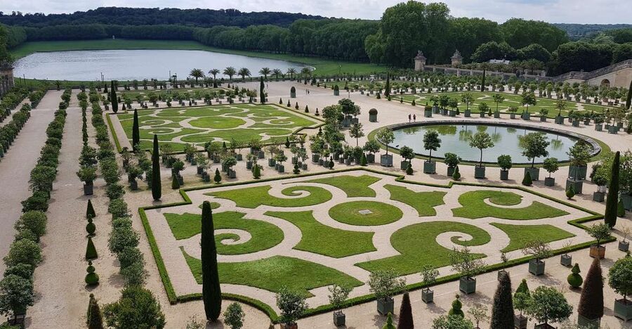 From Paris: Versailles Palace and Gardens Guided Experience - Entering the Palace of Versailles on your own
