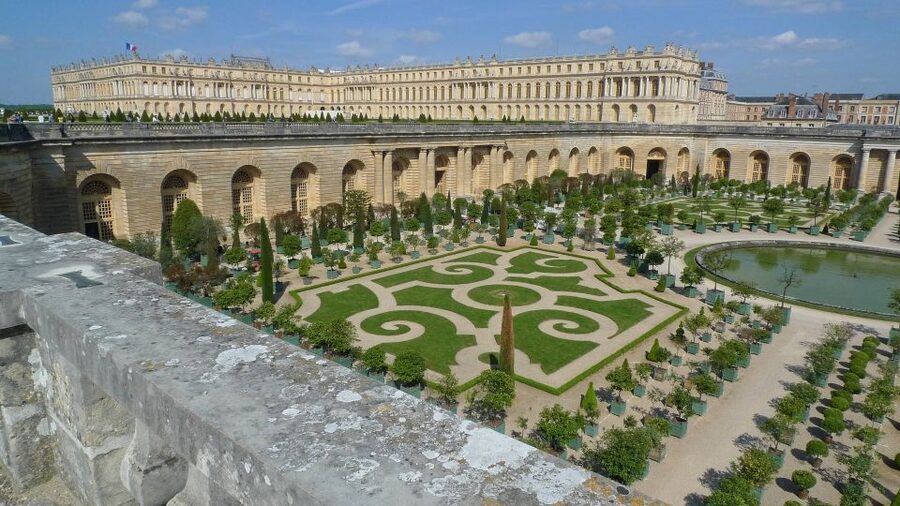 From Paris: Versailles Palace and Gardens Guided Experience - Who should book this Versailles experience?