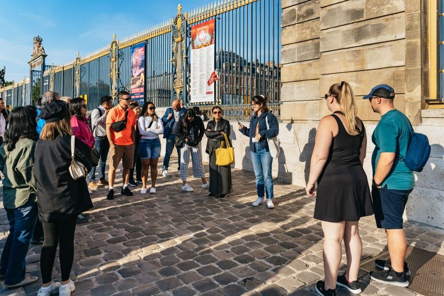 From Paris: Versailles Palace & Gardens with Transportation - Using the app-based audio guide