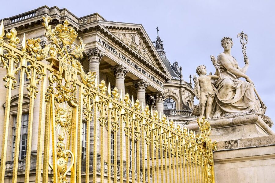 From Paris: Versailles Palace & Gardens with Transportation - Seeing the fountains on a seasonal visit