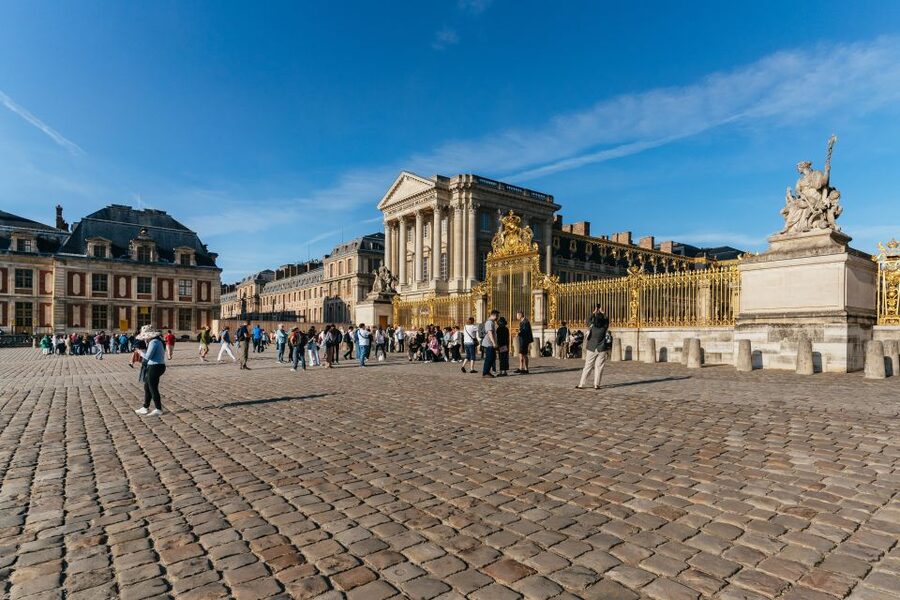 From Paris: Versailles Palace & Gardens with Transportation - Half-day or longer visit?