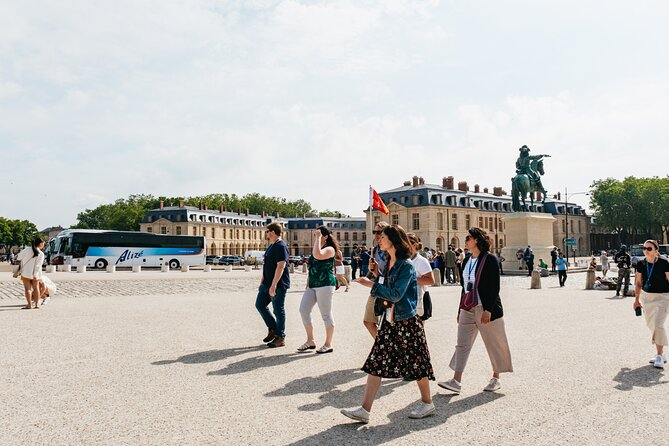 From Paris: Versailles Palace Live Tour with Gardens Access - Key points to know before booking