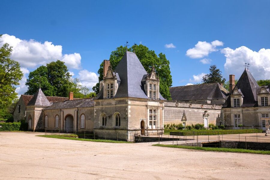 From Tours: Chambord, Chenonceau & Lunch at Family Chateau - Key Points at a Glance
