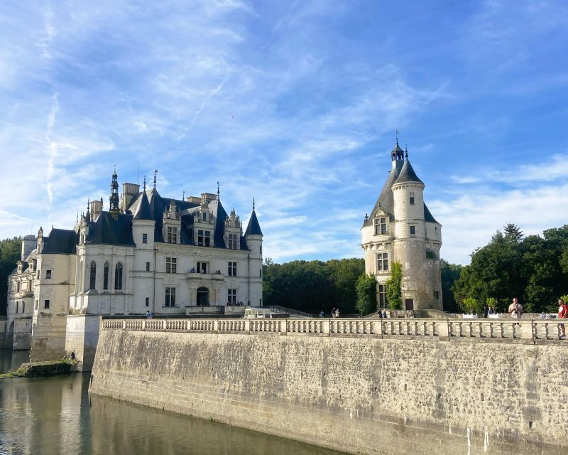 From Tours: Chambord, Chenonceau & Lunch at Family Chateau - Chenonceau: The Castle Over the River