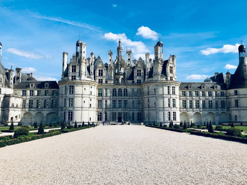 From Tours: Chenonceau and Chambord Castles Guided Tour - Starting in Tours and crossing the countryside