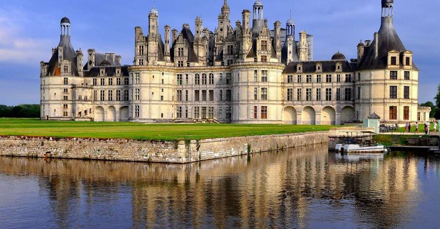 From Tours: Chenonceau and Chambord Castles Guided Tour - Lunch and free time in a traditional Loire town