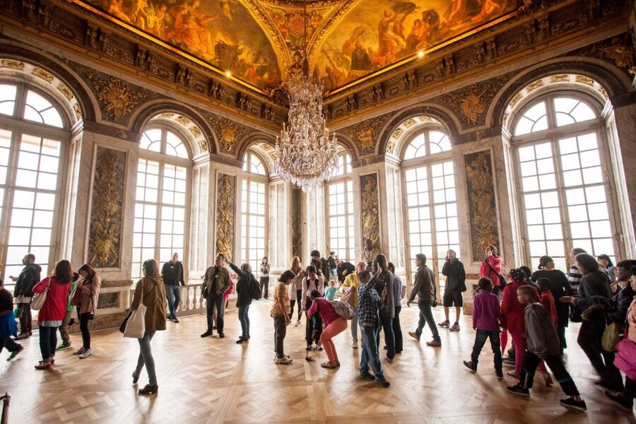 Gardens of Versailles Walking Tour & Palace Entry - Families, crowds, and the right kind of visitor