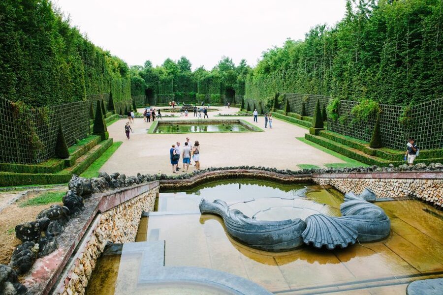 Gardens of Versailles Walking Tour & Palace Entry - Following Louis XIV through the fountains and groves