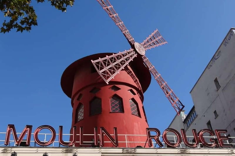 German private Walking Tour through Montmartre & Passages - Key points to know before booking