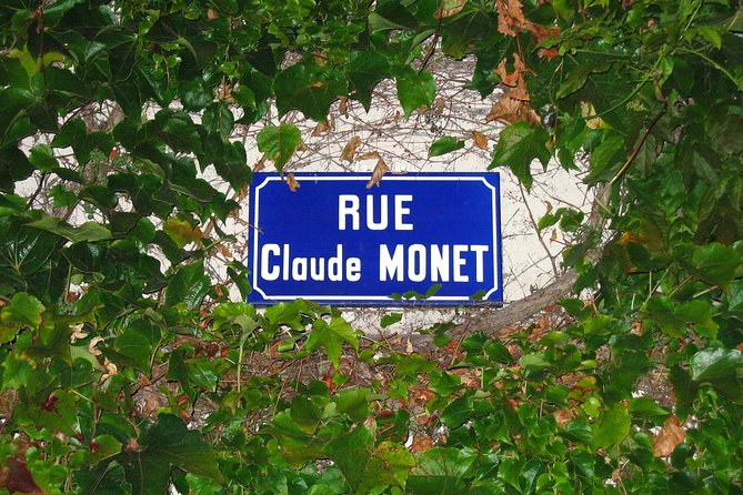 Giverny and Monet's House Half Day Trip from Paris Guide or Audio - The Clos Normand and the famous water lilies