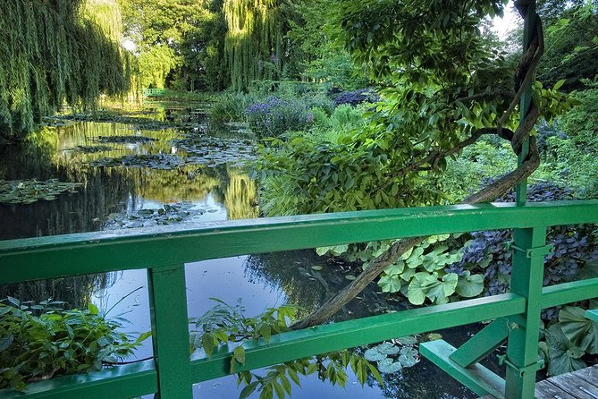 Giverny Half Day Guided Trip with Monet's House & Gardens from Paris by minivan - Meeting near the Louvre and leaving Paris