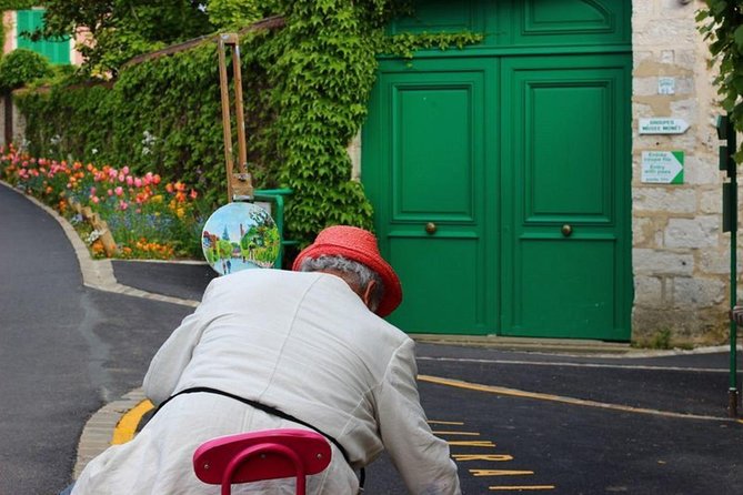 Giverny Monet House and Gardens Skip the line Walking tour - Starting with Giverny village at La Capucine