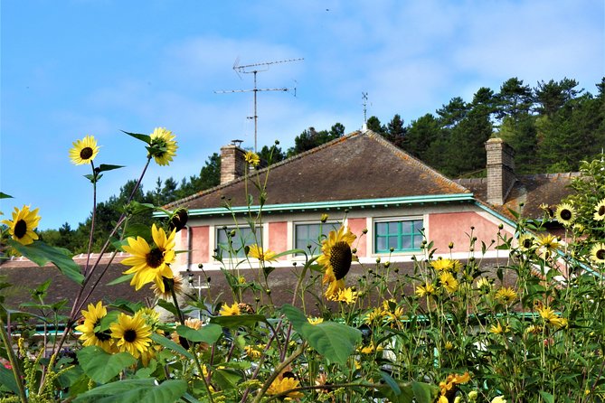 Giverny Monet House and Gardens Skip the line Walking tour - Inside Monet’s pink house