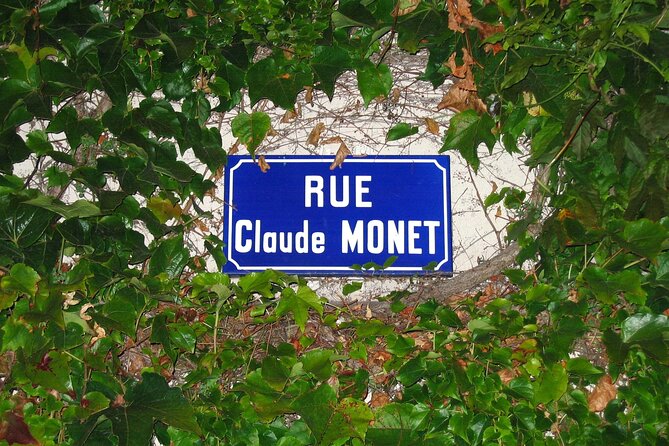 Giverny Monet’s Home and Gardens Half Day Tour from Paris - Free time in Giverny and the walk to Monet’s tomb