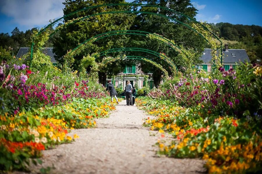 Giverny: Monet's House and Gardens Guided Tour - Why Monet’s Garden Is Worth a Guided Visit