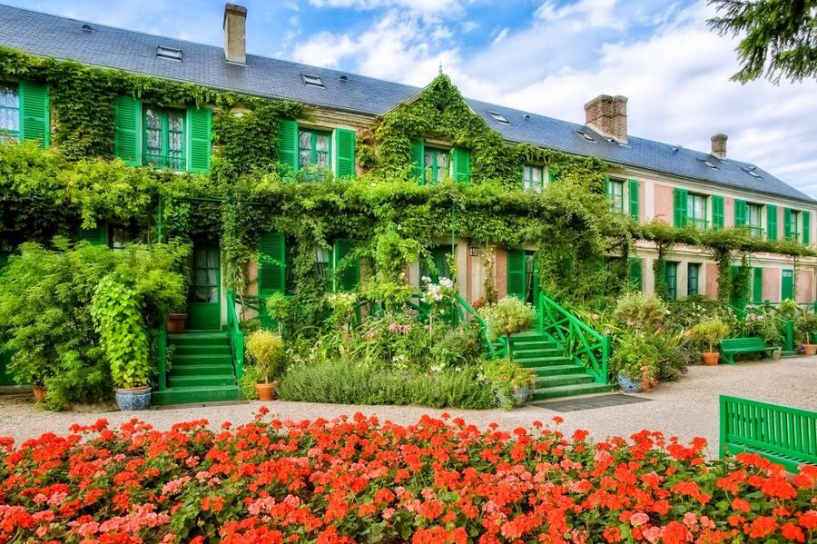 Giverny: Monet's House and Gardens Guided Tour - Clos Normand: Flowers as a Painter’s Palette
