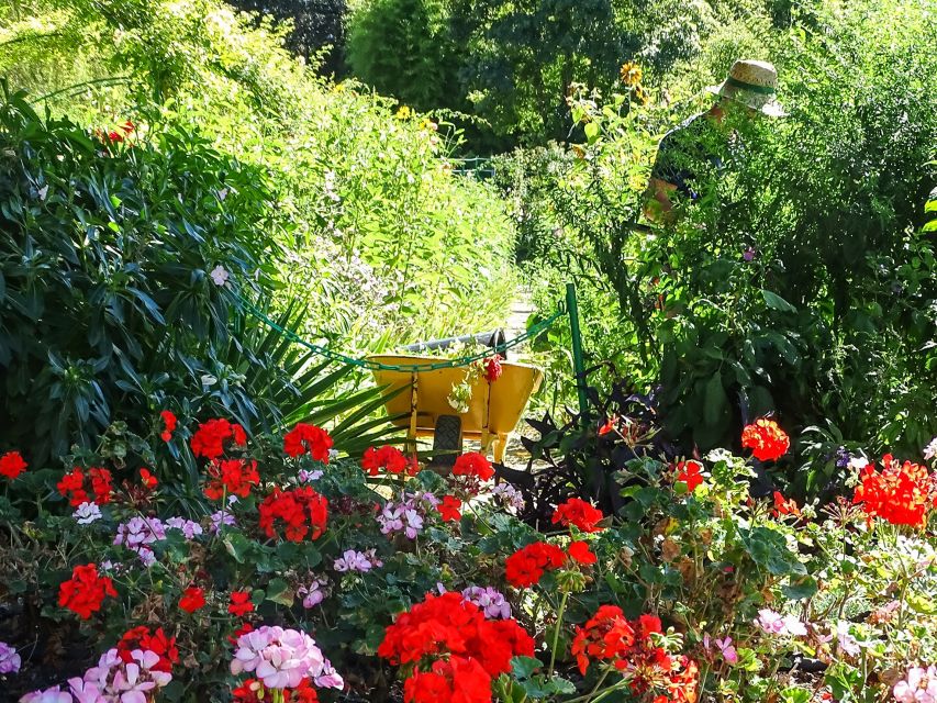 Giverny: Monet's House and Gardens Guided Tour - Brigitte’s Guiding Style
