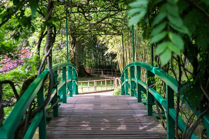Giverny Small-Group Half Day Trip with Monet’s Gardens from Paris - The Japanese water garden and famous green bridge