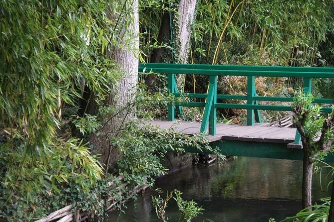 Giverny Small-Group Minivan with Hotel Pickup or Meeting Point - The Water Garden, Japanese bridge, and lily pond